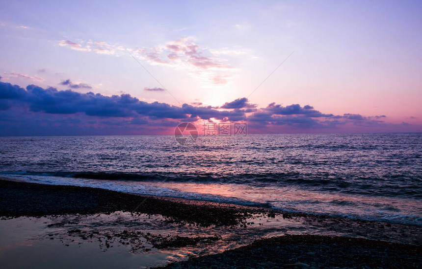 日落在海中图片