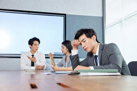 商务男士职场焦虑烦恼高清图片