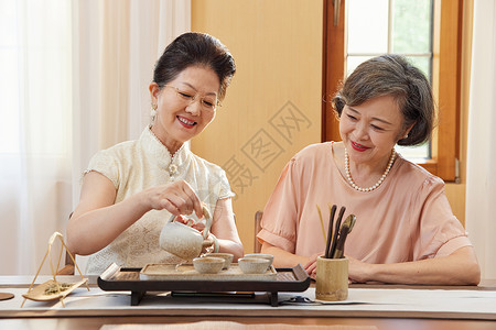 老年闺蜜一起喝茶聊天图片素材