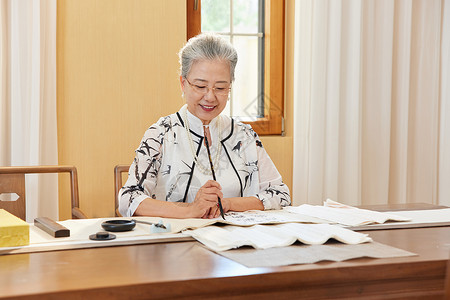 老年人写字写书法的老年人背景