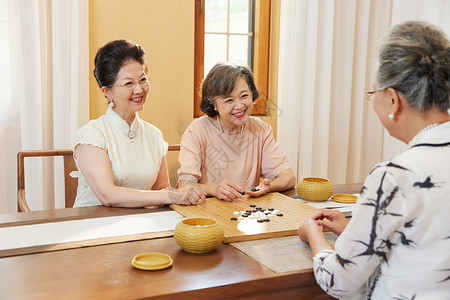 老年聚会下棋图片