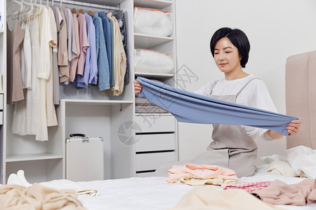 整理生活女主人居家收拾衣柜背景