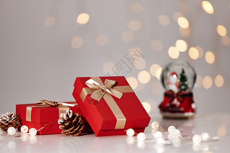 圣诞装饰的礼物盒图片