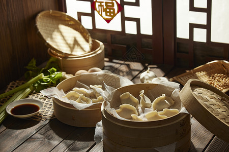 蒸笼里的传统水饺高清图片