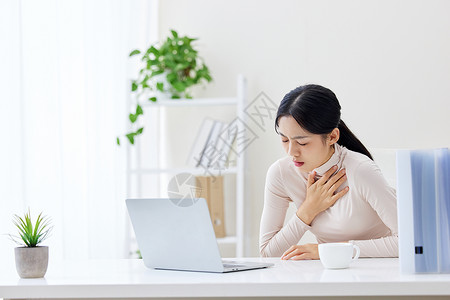 生病捂着胸口的职场女性背景图片