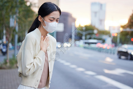 城市污染咽喉不舒服的女性背景