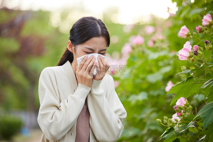 女性鼻炎过敏打喷嚏图片