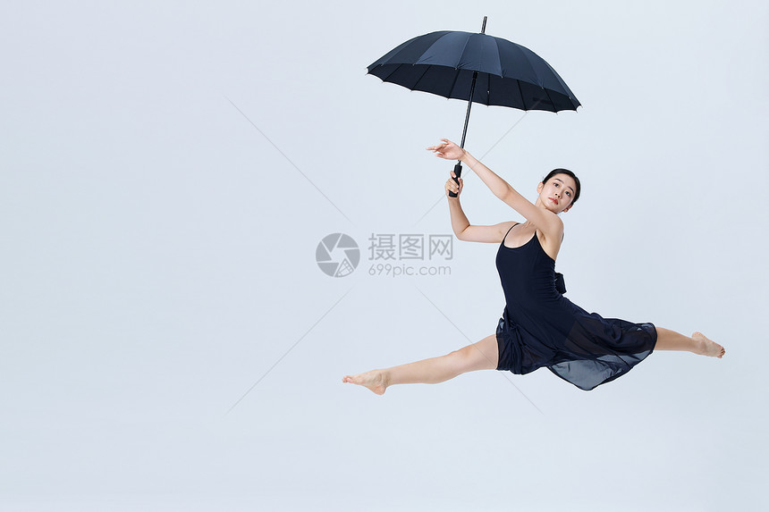 气质美女撑伞舞蹈图片