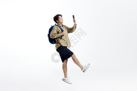 活力青年男性使用手机背景图片