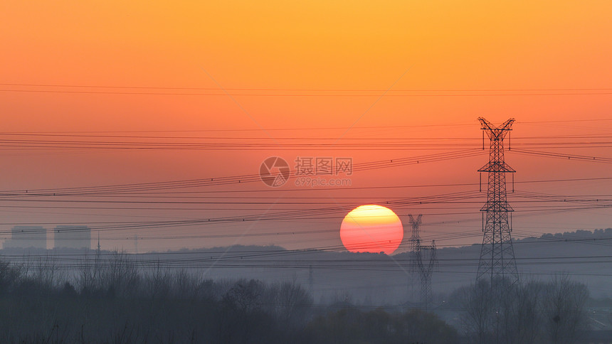 南京西岗桦墅冬季的日落时分图片