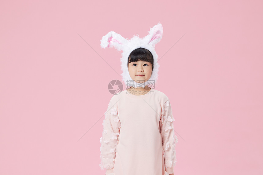 可爱女孩带兔耳朵形象图片