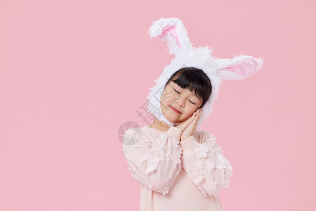 可爱的兔耳朵女孩形象背景图片