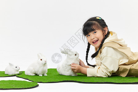 可爱女孩与小兔子互动高清图片