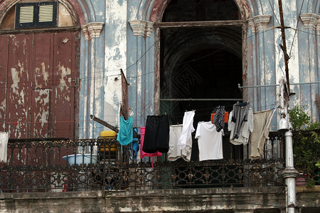 衣服在Cuba老房子图片