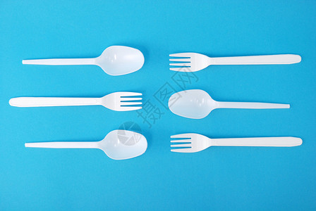 白可支配盘子叉和勺子孤图片