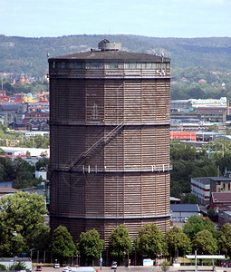 哥德堡工业部门的旧生锈筒仓图片