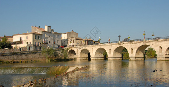 中世纪的索马里人桥背景图片