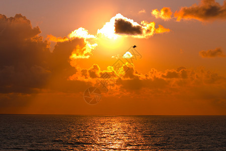 海上落日背景图片
