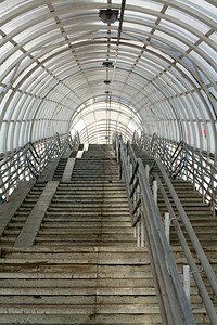 隧道的楼梯图片