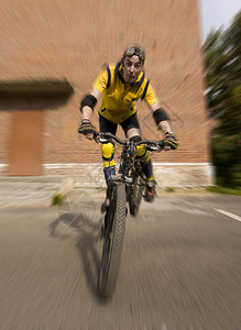 极端骑自行车的人运动照片图片