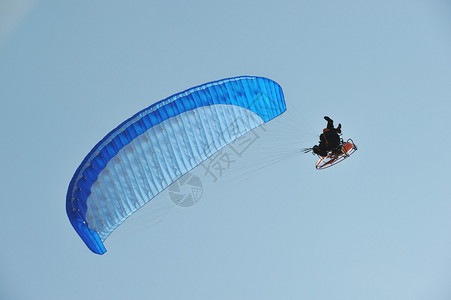 天空滑翔伞图片