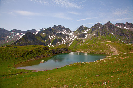 Pizol附近的小山湖图片