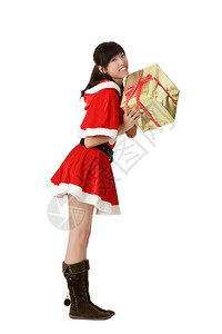 迷人的圣诞节女孩拿着礼物在白色背景图片