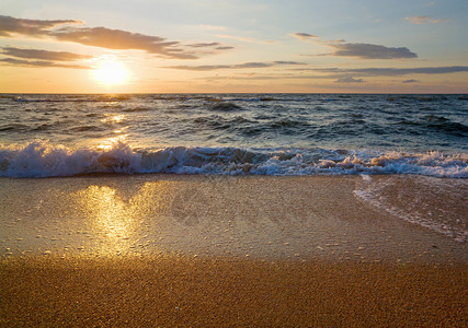 海上落日海浪图片
