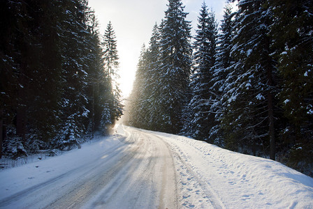 冬天路上的雪图片