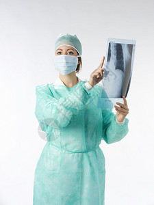 身着手术服的护士摆姿势图片