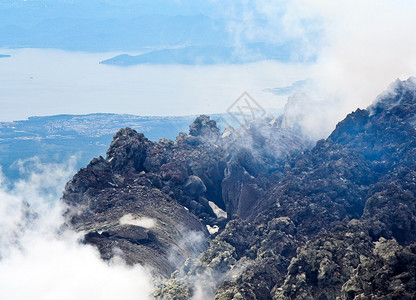 与火山一起在太平洋图片