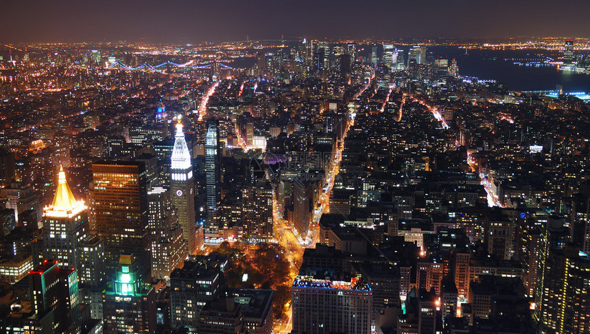 纽约市曼哈顿天线空中观察日落时与摩天大楼