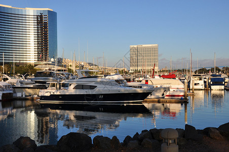 加利福尼亚州圣地亚哥的海滨港口和酒图片