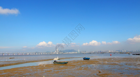 白天的香港沿海景观图片