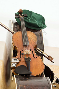 低音提琴和小提琴图片