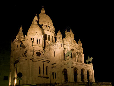 巴黎蒙马特圣心大教堂夜景图片