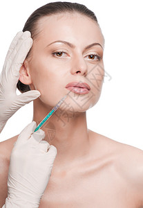 在女脸上注射肉毒杆菌毒素嘴唇区孤立图片