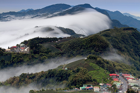 山云雾在早晨高清图片