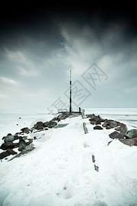 冬天的雪码头与塔图片