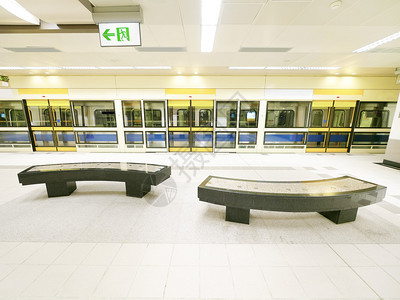 地铁站椅子图片