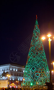 现代圣诞树灯图片