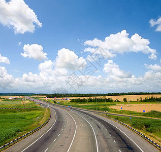 高速公路对蓝图片