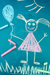 小女孩子用粉笔画的图片