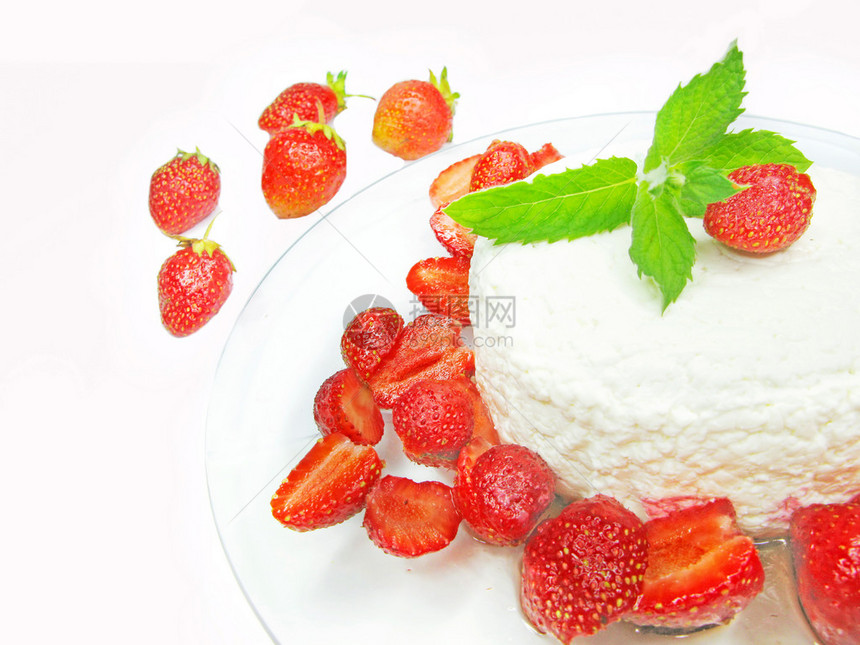 草莓布丁甜点图片