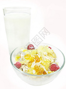健康早餐用燕麦和玉米香蕉坚果图片