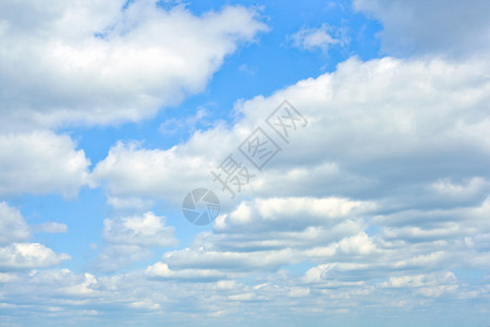 蓝天白云大小的图片