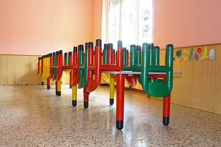 幼儿园食堂的椅子和小图片