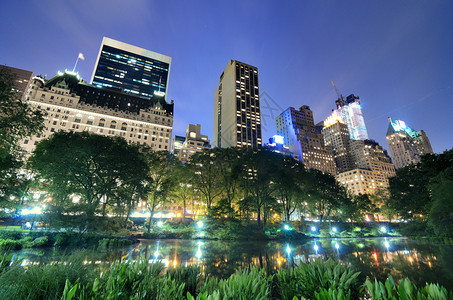 夏天晚上在纽约市中央公图片