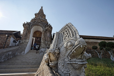 佛寺入口图片