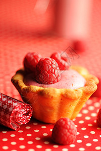 蛋糕加草莓酸奶甜图片